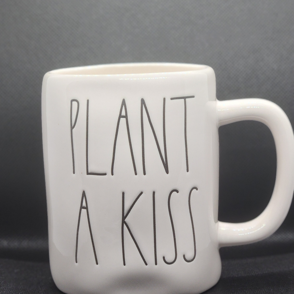RAE DUNN "Plant A Kiss"